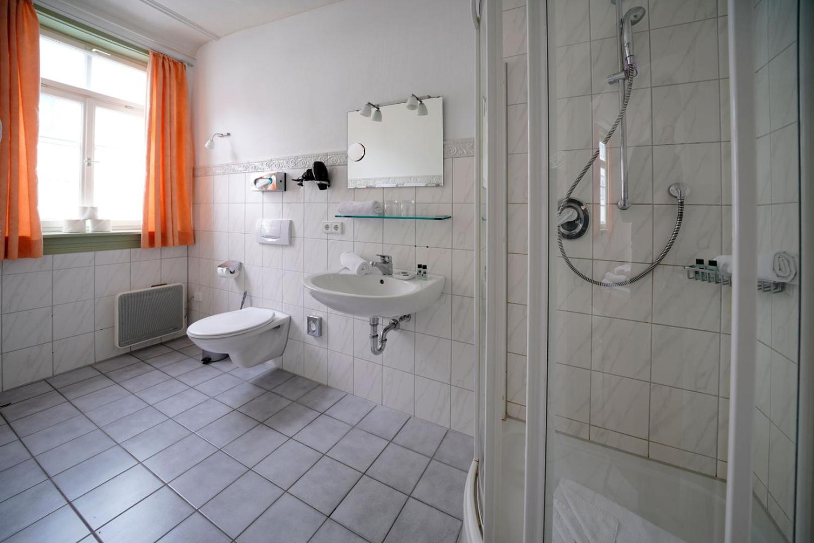 Hotel Adler Am Schloss Bonnigheim Extérieur photo